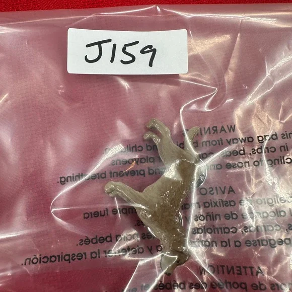 GG Harris Fine Pewter Chesapeake Bay Retriever Dog Pin Brown Hand Painted Brooch - Picture 7 of 7